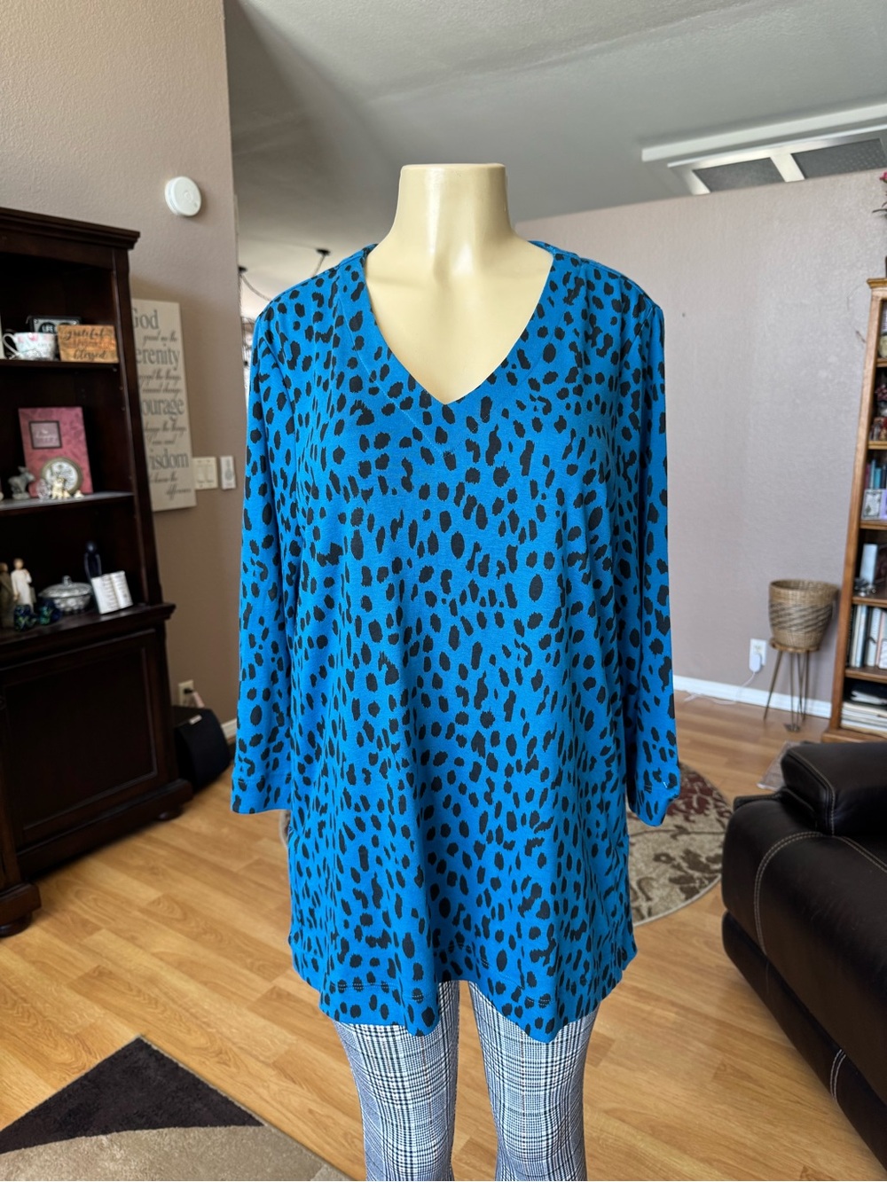 Chico’s blue animal print V-neck Pima cotton long sleeve tunic-size XL